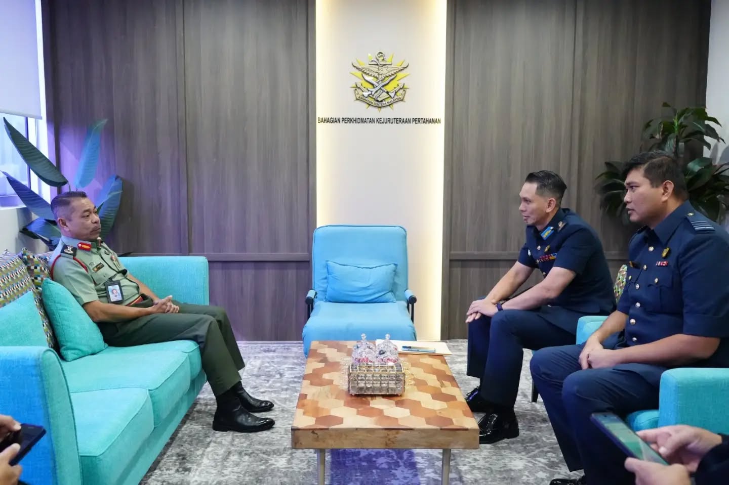 KUNJUNGAN HORMAT KOMANDAN MAKTAB TENTERA DIRAJA (MTD) KEPADA KETUA PENGARAH BAHAGIAN PERKHIDMATAN KEJURUTERAAN PERTAHANAN (BPKP)